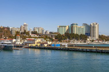 Sochi, Rusya, 13 Nisan 2021. Zevk gemisinin yönetim kurulundan Sochi 'nin pitoresk seti manzarası