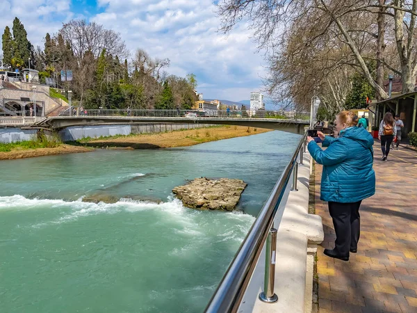 Sotschi Russland April 2021 Der Malerische Damm Des Flusses Sotschi — Stockfoto