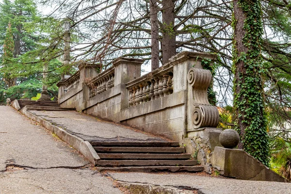 Sotji Ryssland April 2021 Pittoreska Gamla Stentrappa Övergivna Ordzhonikidze Sanatorium Stockbild