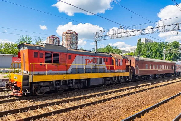 2020年8月11日 俄罗斯普希金诺 车站月台附近的区域列车 — 图库照片