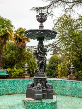 Sochi, Rusya, 12 Nisan 2021. Soçi botanik bahçesinde heykel dekoru