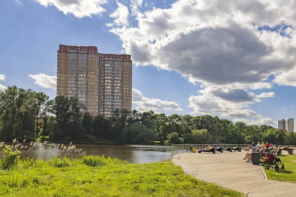 Pushkino Russia May 2021 강변에 새로운 주거용 — 스톡 사진