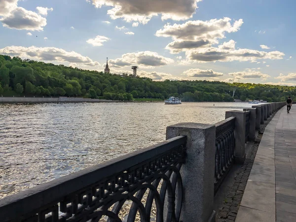 Moskou Rusland Mei 2021 Uitzicht Stad Rivier Moskou Pittoreske Dijken — Stockfoto