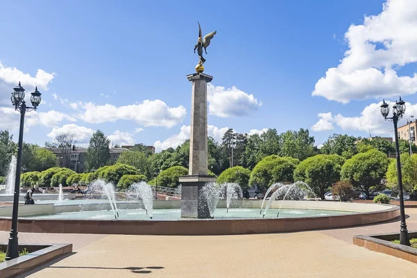 ロシアのプシュキノ 2021年5月18日 春の午後に街の風景 ダウンタウンの記念碑 — ストック写真