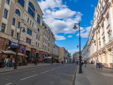 Moskova, Rusya, 4 Haziran 2021. Myasnitskaya Caddesi, mimari topluluğun bir parçası..