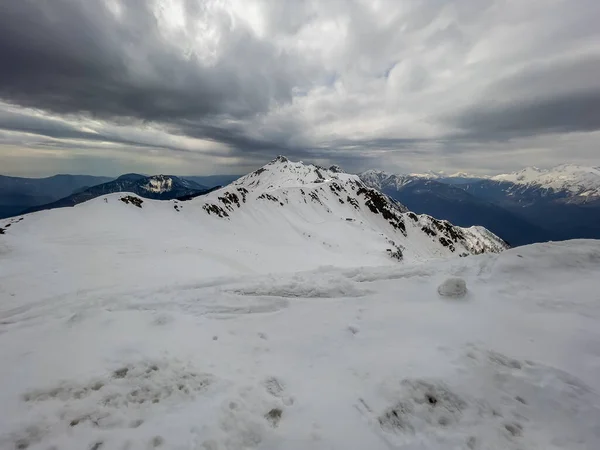 Malowniczy Krajobraz Górski Śnieżnymi Szczytami Kurorcie Rosa Khutor — Zdjęcie stockowe