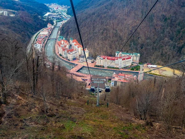 Krasnaya Polyana Ρωσία Απριλίου 2021 Άποψη Των Βουνών Από Κινούμενο — Φωτογραφία Αρχείου