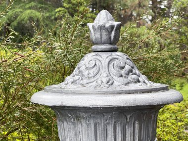 Sochi, Rusya, 12 Nisan 2021. Soçi botanik bahçesinde heykel dekoru