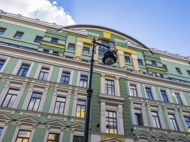 Moskova, Rusya, 18 Mayıs 2021. Şehrin tarihi semtinin mimari topluluğu. Cephe Parçası