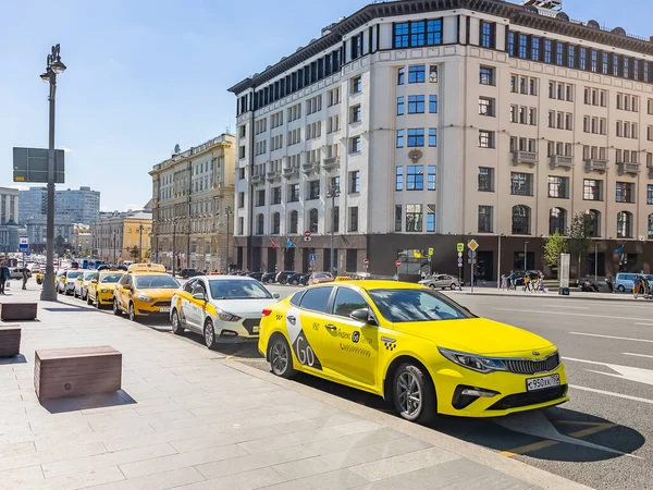 Moskva Rusko Červen3 2021 Architektonický Soubor Historického Centra Taxislužby Čekají — Stock fotografie