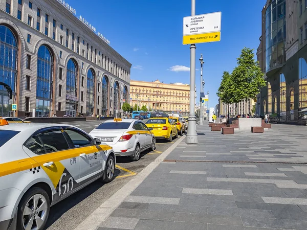 Moscú Rusia Junio 2021 Conjunto Arquitectónico Del Centro Histórico Taxis —  Fotos de Stock