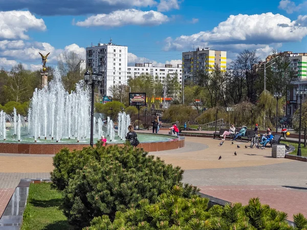 Pushkino Rusia Mayo 2021 Paisaje Urbano Tarde Primavera Monumento Centro — Foto de Stock