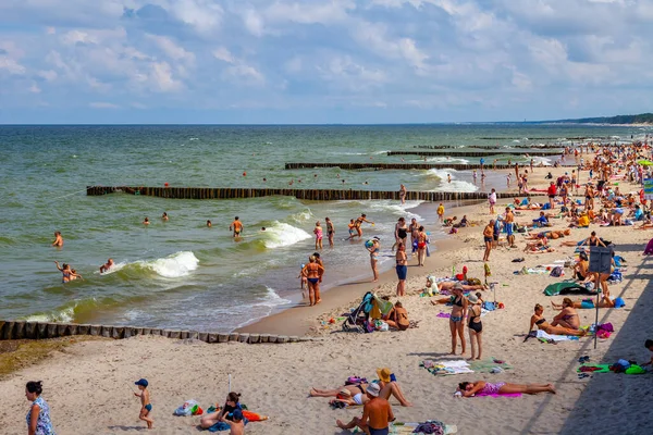 Zelenogradsk Russie Juin 2021 Les Gens Reposent Bronzent Sur Plage — Photo