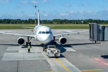 Kaliningrad, Rusya, 28 Haziran 2021. Uluslararası havaalanında uçak Khrabrovo