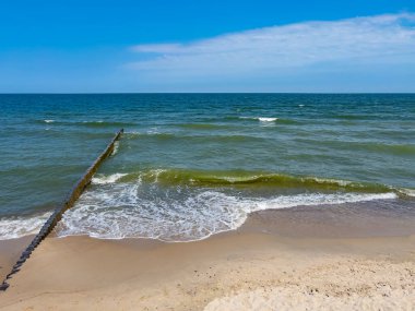 Ufuk çizgisi olan deniz manzarası. Doğa arkaplanı