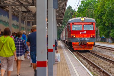 Svetlogorsk, Rusya, 24 Haziran 2021. Tren istasyonuna yakın bir yerde.