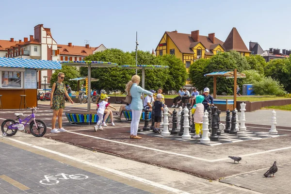 Zelenogradsk Rusland Juni 2021 Kinderen Spelen Schaak Zeedijk — Stockfoto