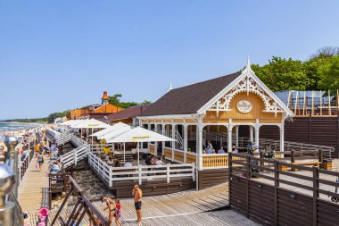 Zelenogradsk, Rusya, 28 Haziran 2021. Deniz setinin renkli ufuk çizgisi