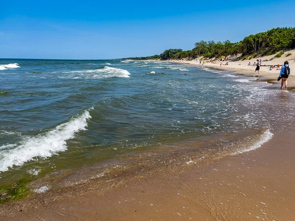 Ufuk çizgisi olan deniz manzarası. Doğa arkaplanı