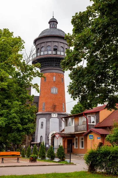 2021年6月24日ロシアのゼレノグラスク市のシンボルの一つである旧水道塔 — ストック写真