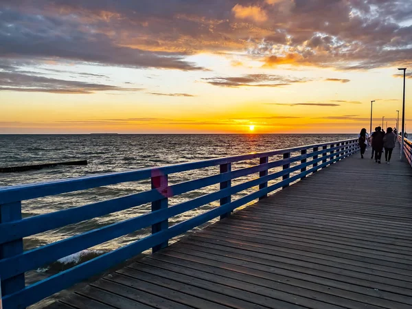 Zelenogradsk Russia June 2021 People Admire Seascape Sunset Pier — Stock Photo, Image