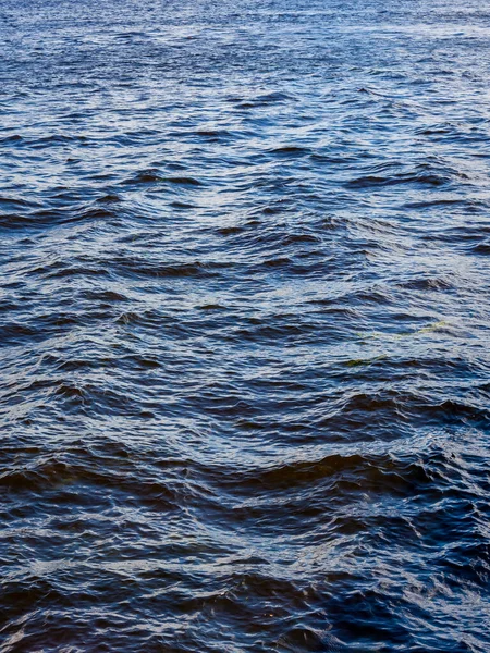 波が簡単で海の水の表面 自然背景 — ストック写真