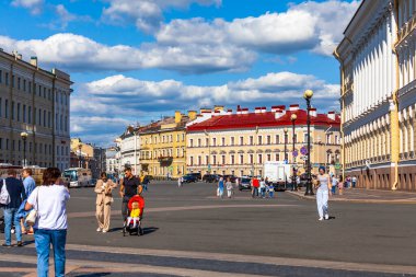 St. Petersburg, Rusya, 23 Temmuz 2021. Şehrin tarihi bölgesindeki cadde manzarası. 