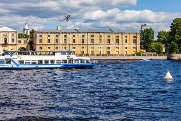 Petersburg Rosja Lipca 2021 Widok Rzekę Neva Jej Nasyp — Zdjęcie stockowe