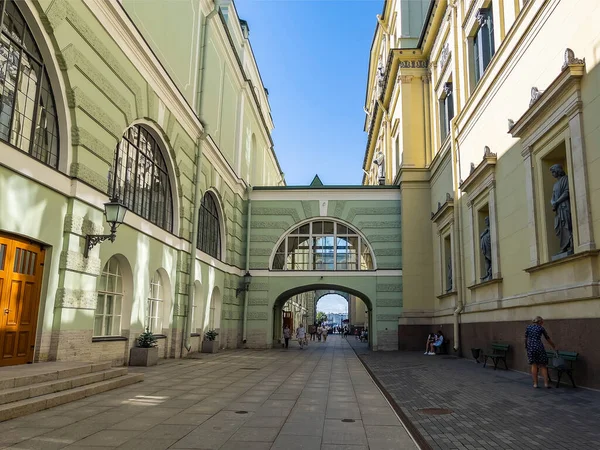 ロシアのサンクトペテルブルク 2021年7月23日 街の歴史的部分の通りの眺め — ストック写真