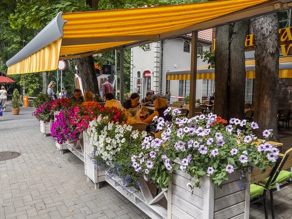 Svetlogorsk Rusland Juni 2021 Aantrekkelijk Cafe Straat Van Stad — Stockfoto