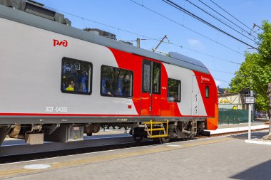 Zelenogradsk, Rusya, 26 Haziran 2021. Tren istasyonuna yakın bir yerde.