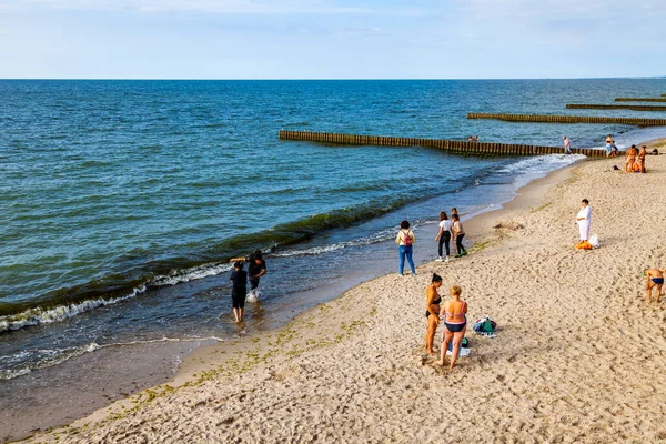 Зеленоградск Россия Июня 2021 Года Люди Отдыхают Загорают Пляже — стоковое фото
