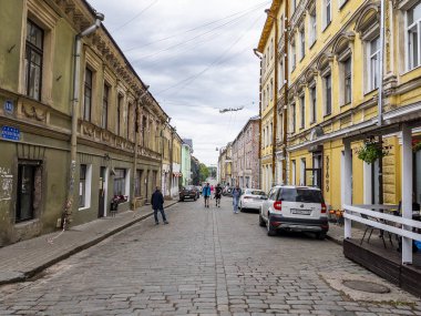 Vyborg, Rusya, 25 Temmuz 2021. Tipik şehir manzarası, tarihsel mimari topluluğun bir parçası.