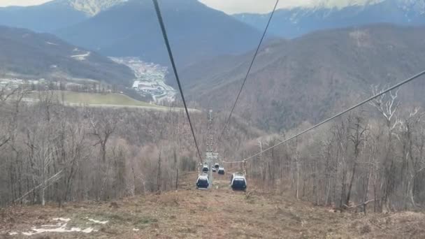 Krasnaya Polyana Rusia Abril 2021 Vista Las Montañas Desde Funicular — Vídeos de Stock