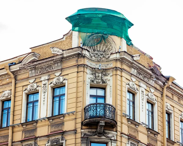 Санкт Петербург Июля 2021 Года Фрагмент Фасада Здания Исторической Части — стоковое фото