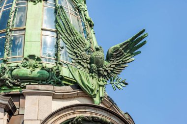St. Petersburg, Rusya, 27 Temmuz 2021. Zinger Evi 'nin mimari detayları, şehrin ünlü tarihi ve mimari simgelerinden biri.