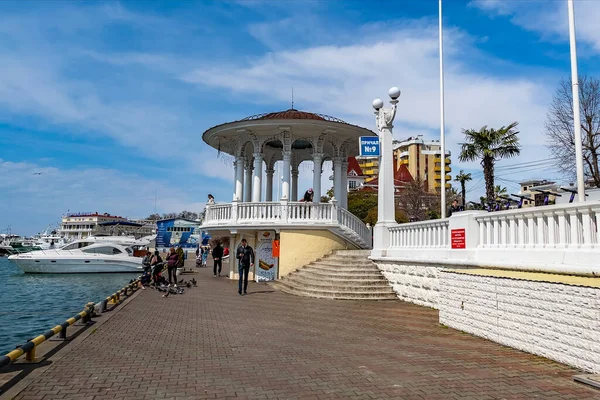 Sochi, Rusya, 15 Nisan 2021. Çamurda güzel bir kubbe