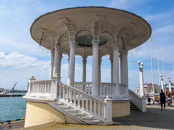 Sochi, Rusya, 15 Nisan 2021. Çamurda güzel bir kubbe