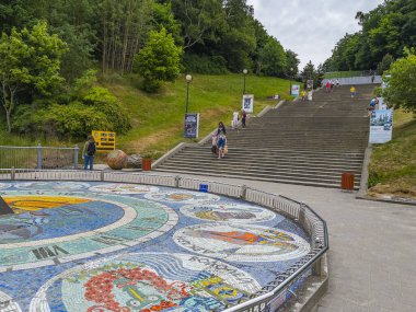 Svetlogorsk, Rusya, 24 Haziran 2021. Hillside tepeye basıyor.
