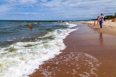 Ufuk çizgisi olan deniz manzarası. Doğa arkaplanı