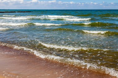 Ufuk çizgisi olan deniz manzarası. Doğa arkaplanı