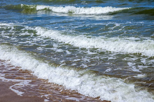 海の波とぬれた石 自然の背景 — ストック写真