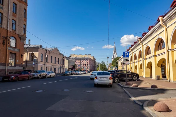 2021年7月24日 俄罗斯圣彼得堡 瓦西里耶夫斯基岛历史上的街道景观 — 图库照片