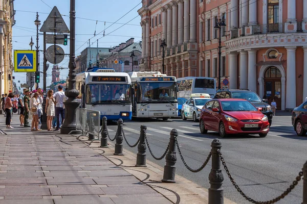 2021年7月27日 俄罗斯圣彼得堡 内夫斯基的前景是这个城市的主要街道 — 图库照片