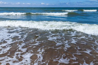 Ufuk çizgisi olan deniz manzarası. Doğa arkaplanı