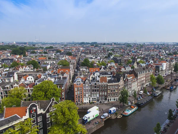 Ámsterdam, Países Bajos, 10 de julio de 2014. Una vista de la ciudad desde una plataforma de encuestas de Westerkerk — Foto de Stock