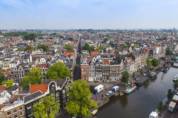 Amsterdam, Nizozemsko, na 10 července 2014. pohled na město z průzkumu platformě westerkerk — Stock fotografie