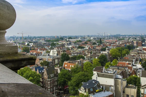 Amsterdam, Niederlande, am 10. juli 2014. ein blick auf die stadt von einer umfrageplattform von westerkerk — Stockfoto