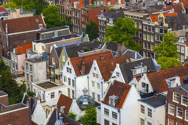 Amsterdam, Pays-Bas, le 10 juillet 2014. Une vue de la ville depuis une plate-forme d'enquête de Westerkerk — Photo