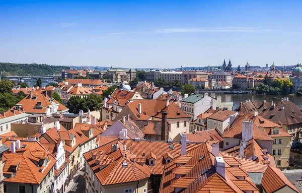 Prag, Tjeckien, den 10 juli, 2010. utsikt över staden en undersökning plattform — Stockfoto